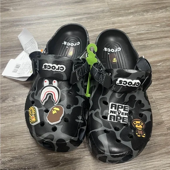 靴 BAPE CROCS sandals Unisex BAPE X Crocs Classic Slip On Clog - Pink, Blue, Black